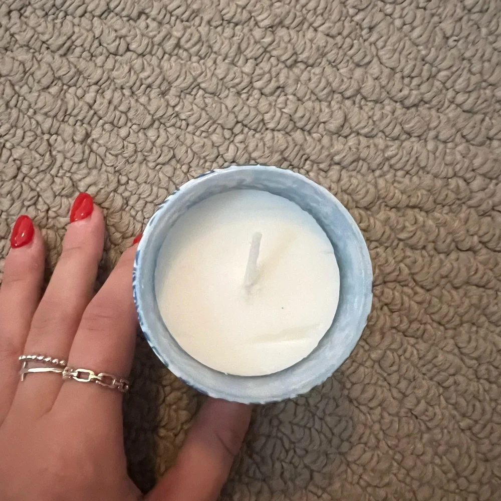 Lilly Pulitzer Blue and White Botanical candle
